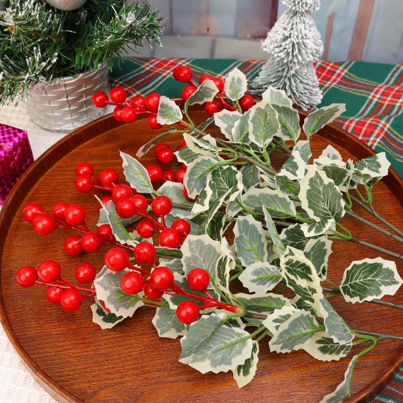 45cmの人工的な赤いベリーの植物オーナメント。クリスマスツ - Christmas Wreath Fake のレビューと価格